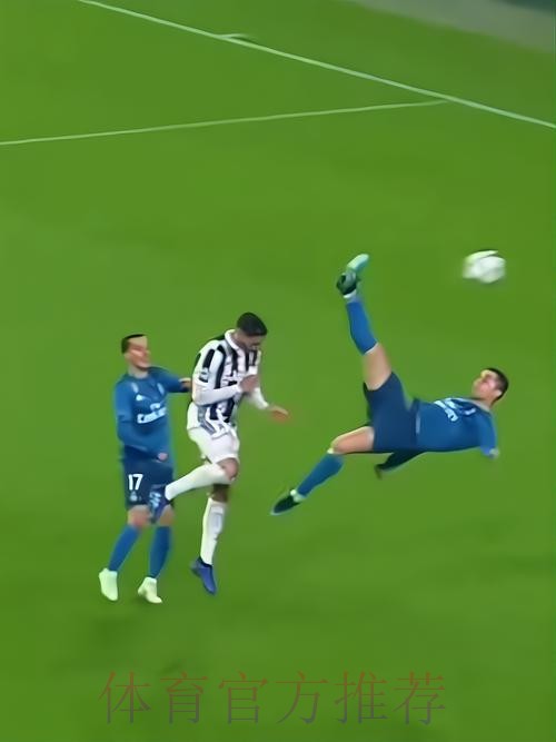 C罗挑战机器人守门员,射门频频被挡出,最后抓住漏洞进球 C罗挑战机器人守门员,射门频频被挡出,最后抓住漏洞进球